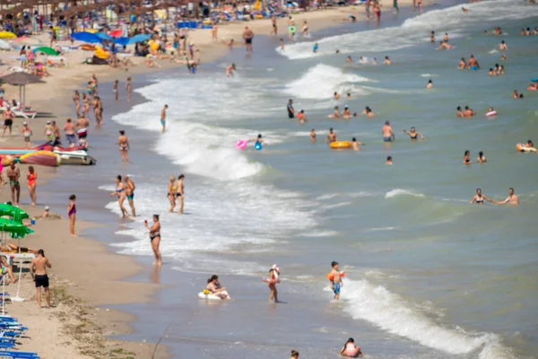 People Beach Having Fun Water Blurred Background — Stock Photo, Image