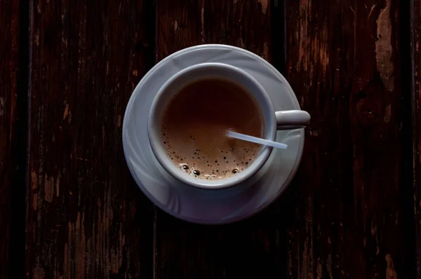 Close Uma Xícara Com Café Uma Mesa Madeira — Fotografia de Stock