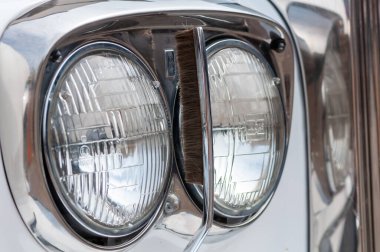 Timisoara, Romanya - 22 Nisan 2017: Eski bir Daimler DS420 limuzinin ışıkları