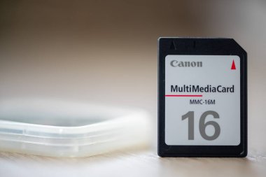 Timisoara, Romanya - 12 Ocak 2019: Bir Canon MMMC kartına yakın çekim, 16MB