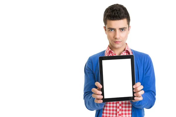 Giovane uomo alla moda mostrando tablet digitale — Foto Stock