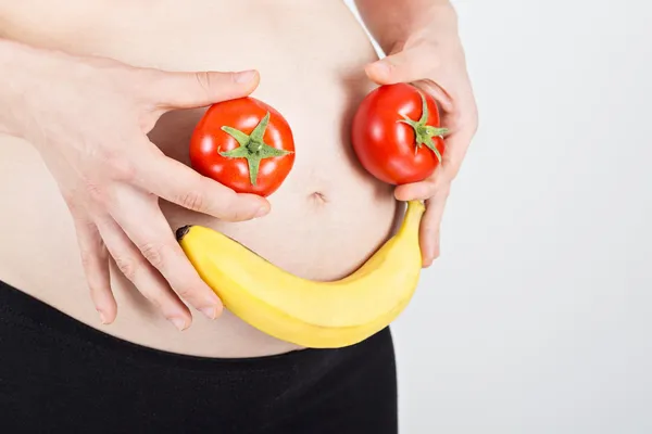 Cara de sonrisa saludable en el vientre del embarazo — Foto de Stock