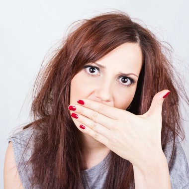 Genç redhead vurguladı ve sürpriz