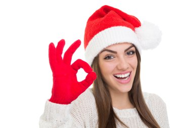 Noel Baba şapkası el Tamam giyen heyecanlı genç kadın