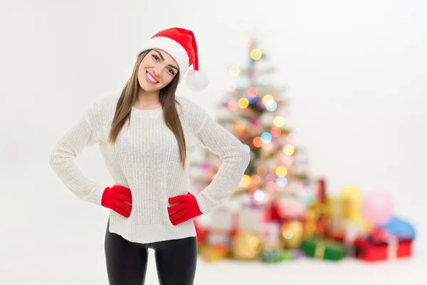 Nettes junges Mädchen feiert Weihnachten zu Hause — Stockfoto