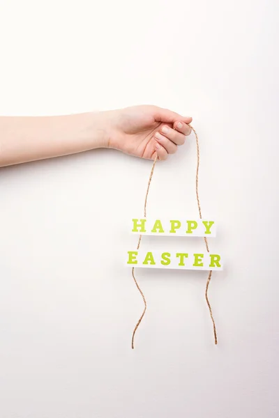 Ženská ruka držící Šťastné Velikonoce text výzdoba znamení — Stock fotografie