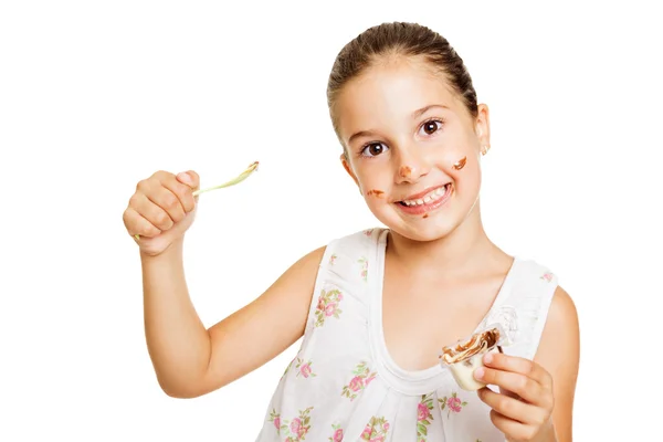 Carino disordinato bambina mangiare dolci — Foto Stock