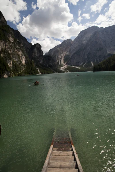 Escalera ala lago — Foto de Stock