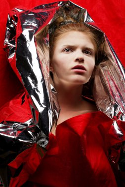 Arty silv kırmızı moda Kızıl saçlı manken portresi