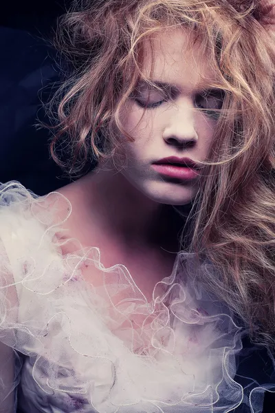 Vintage a-la princesse française portrait d'une belle rousse — Photo