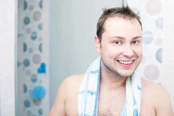 Portrait of a sexy young man drying himself after a refreshing s — Stock Photo, Image