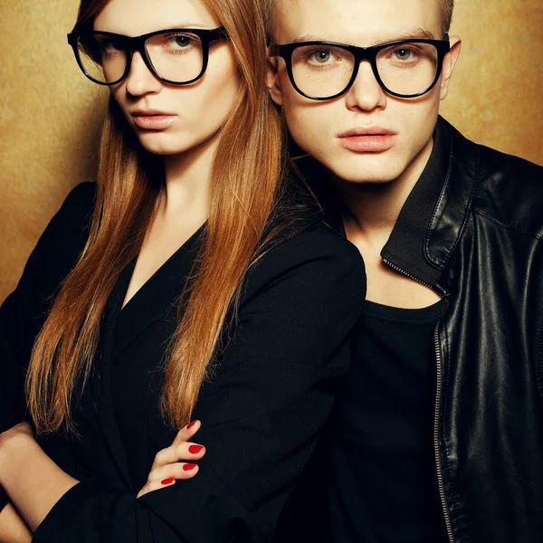 Portrait of gorgeous red-haired fashion twins in black clothes w — Stock Photo, Image