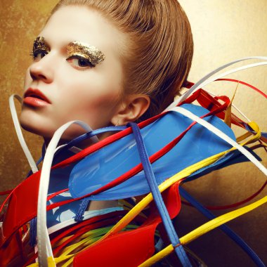 Güzel moda Kızıl saçlı (zencefil) model poz portresi