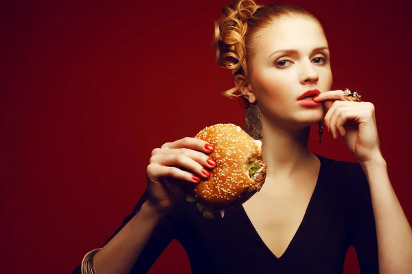 Unhealthy eating. Junk food concept. Portrait of fashionable you — Stock Photo, Image