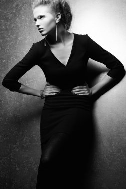 vintage bir saç modeli ile güzel bir manken portresi ve