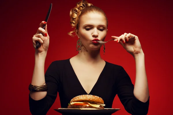 Unhealthy eating. Junk food concept. Portrait of fashionable you — Stock Photo, Image