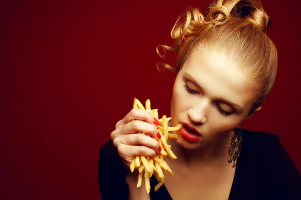 Niezdrowe jedzenie. koncepcja fast foodów. portret modne ci — Zdjęcie stockowe