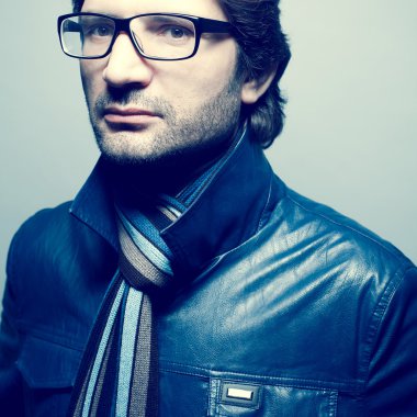 gözlük kavramı. moda, yakışıklı ve olgun bir erkek portresi ben