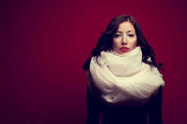 Portrait of a beautiful brunette with arty makeup wearing a vapo — Stock Photo, Image