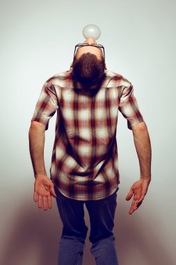 trendy ve gözlük, casual clo, komik genç bir adam portresi
