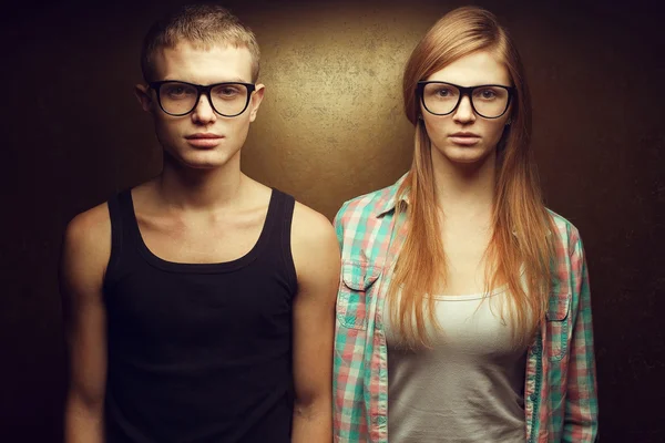 Retrato de lindos gêmeos de moda ruivo (gengibre) em casual — Fotografia de Stock