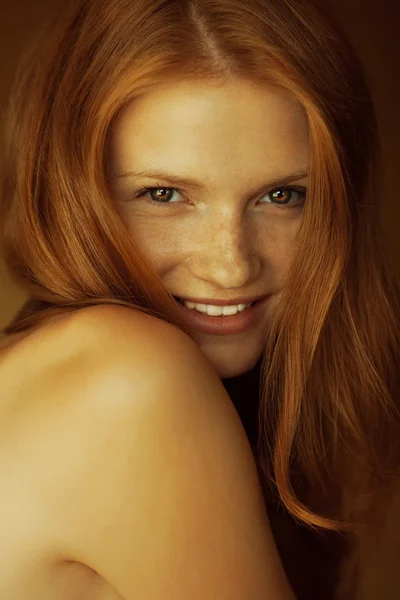 Emotive portrait of a fashionable model with red (ginger) wavy h — Stock Photo, Image