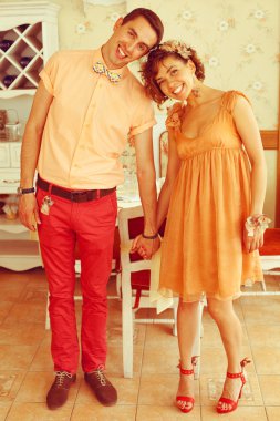 evli çiftin güzel hipsters trendy giyim daimi