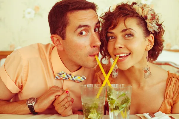 Portrait of a beautiful married couple of hipsters in trendy clo — Stock Photo, Image