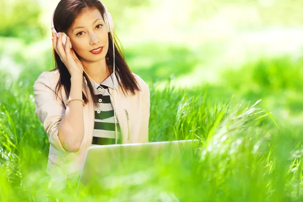 Portrait of young beautiful hipster girl in stylish trendy jacke — Stock Photo, Image