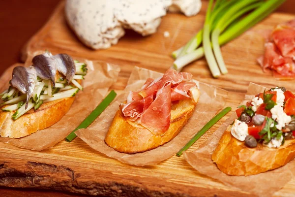 Set of toasts with fresh and pickling cucumber, goat cheese, ita — Stock Photo, Image