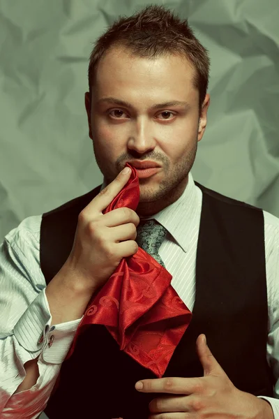 Concepto de cena barroca. Retrato de joven guapo sonriente i — Foto de Stock