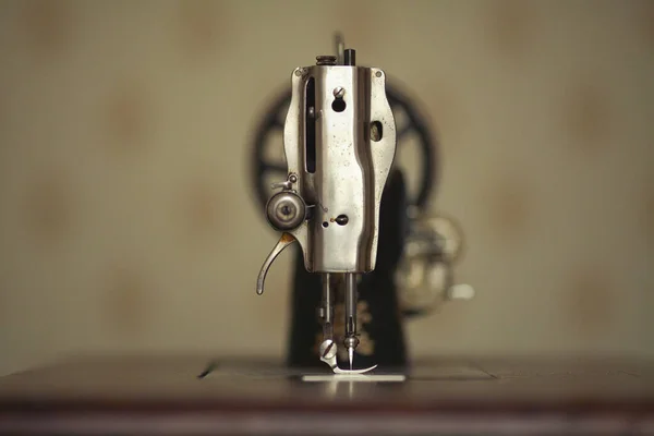 Retro Concept Close Back Side Vintage Sewing Machine Dress Atelier — Stock Photo, Image