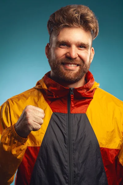 Outerwear Para Turismo Conceito Esportes Retrato Emocional Homem Carismático Musculoso — Fotografia de Stock