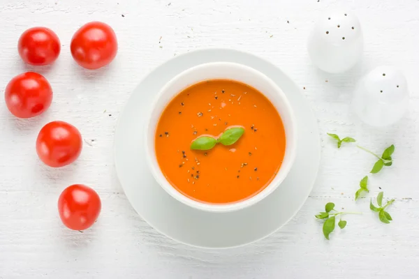 Tomato Soup with tomatoes & basil — Stock Photo, Image