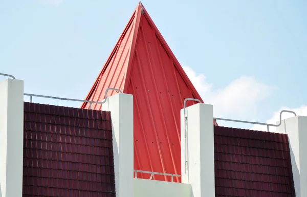 Червоний дах — стокове фото