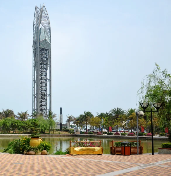 Lago e torre — Fotografia de Stock