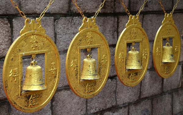 Ancient Chinese bells and coins — Stock Photo, Image