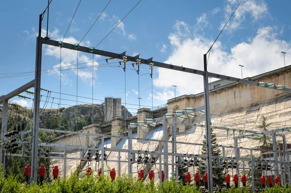 Dam en hydro-elektrische centrales — Stockfoto
