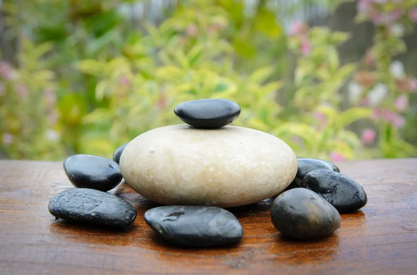 Zen stenen en tuin — Stockfoto