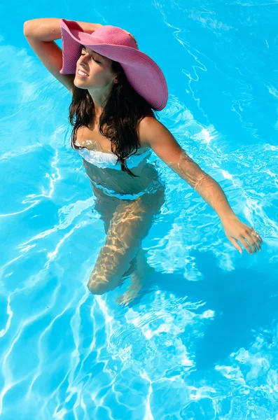 Walking in swimming pool — Stock Photo, Image