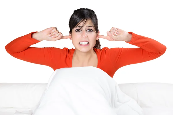 Isolierte Frau und Nachtgeräusche im Bett — Stockfoto