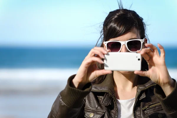 Mujer tomando fotos —  Fotos de Stock