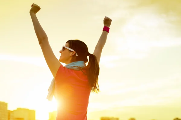 Sportswoman with arms up celebrating success — Stock Photo, Image