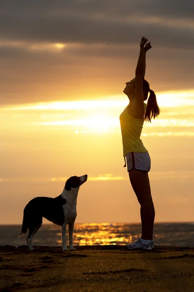 Donna e cane successo e sport — Foto Stock