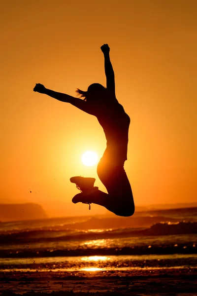 Happy woman jumping and sun — Stock Photo, Image