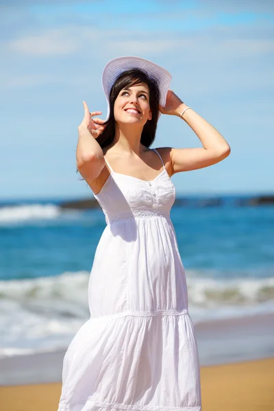 Beautiful woman on summer beach vacation — Stock Photo, Image