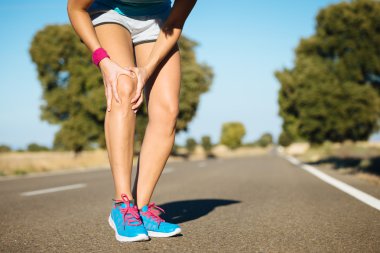 Runner training  knee pain clipart