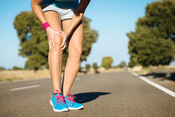 Entrenamiento de corredor dolor de rodilla —  Fotos de Stock