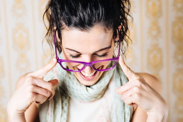 Mujer con gafas de moda — Foto de Stock