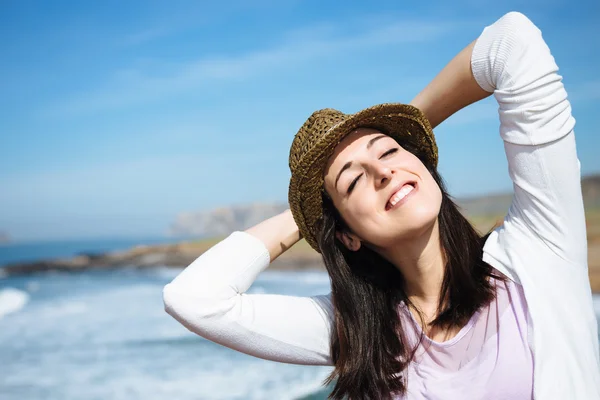 Woman relax on coast vacation travel — Stock Photo, Image